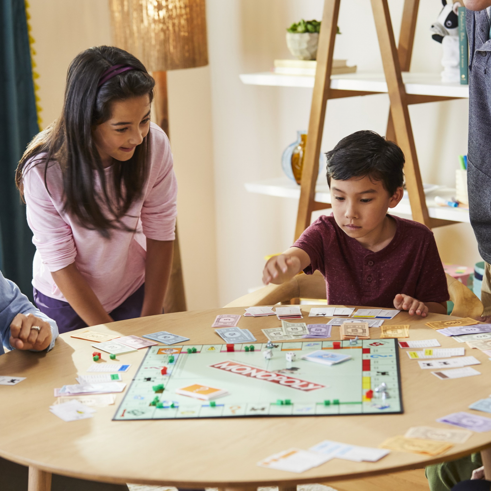 Joc de Societate Monopoly Clasic, Joc de Tranzactii Imobiliare cu Strazile din Bucuresti, Original Hasbro in Limba Romana [5]