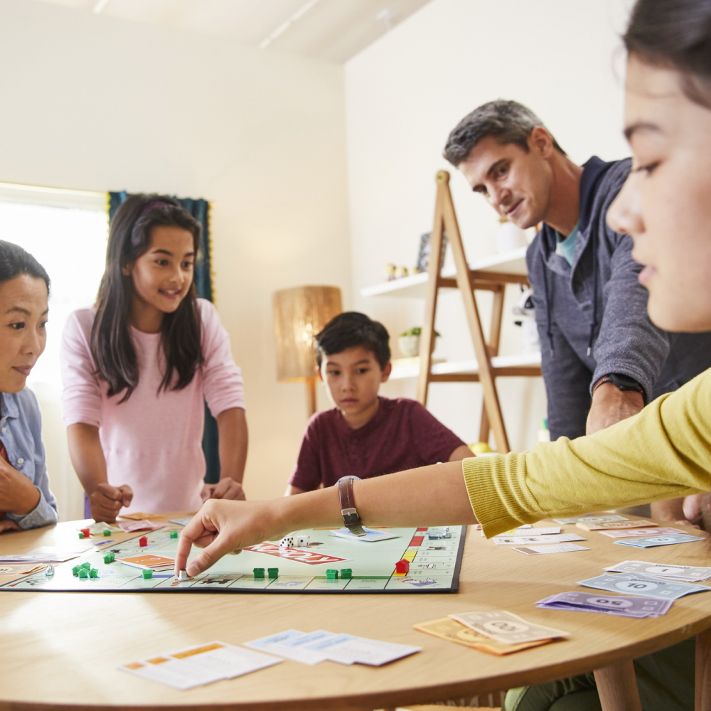 Joc de Societate Monopoly Clasic, Joc de Tranzactii Imobiliare cu Strazile din Bucuresti, Original Hasbro in Limba Romana [6]