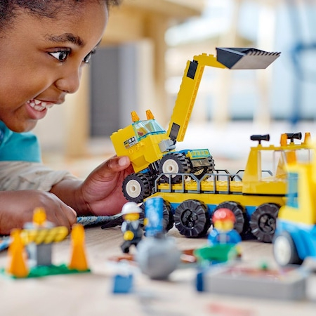 LEGO® City - Camioane de constructie si macara cu bila pentru demolari 60391, 235 piese [7]