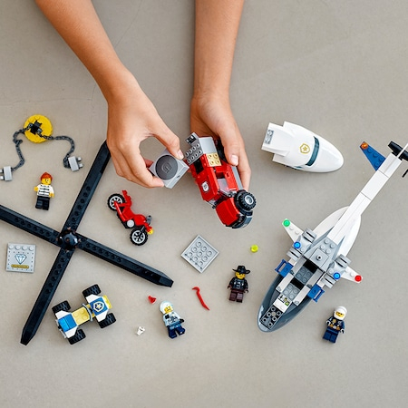 LEGO City Police - Urmarire cu elicopterul politiei 60243, 212 piese [9]