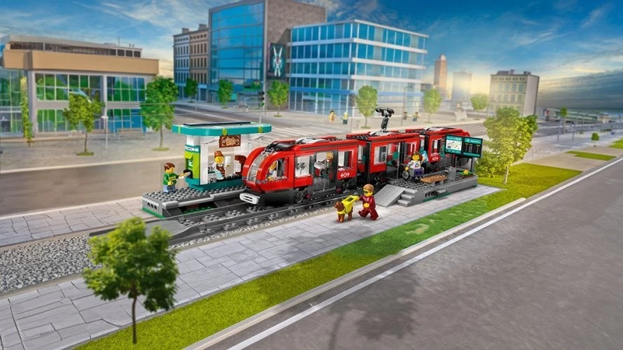 Mega Set de Constructii - LEGO® City Stație și Tramvai Rosu  în Centrul Orașului , 811 Piese , 7 ani + [3]