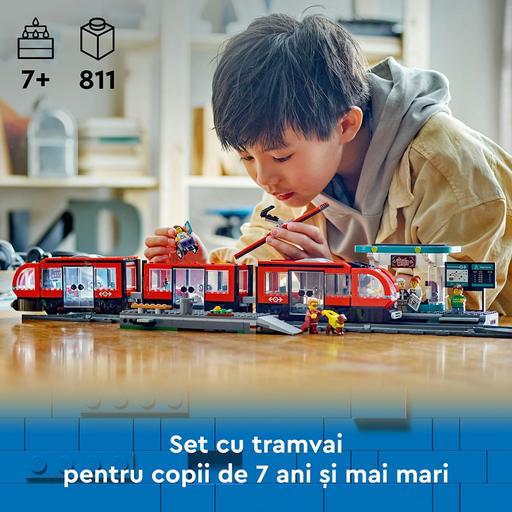 Mega Set de Constructii - LEGO® City Stație și Tramvai Rosu  în Centrul Orașului , 811 Piese , 7 ani + [6]