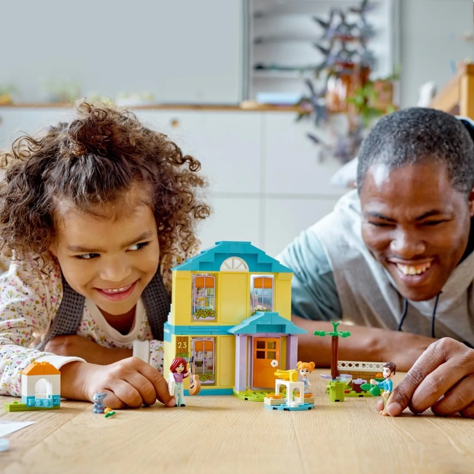 LEGO Friends , Noua Generatie -  Casa lui Paisley din Orasul Heartlake , 185 piese [2]