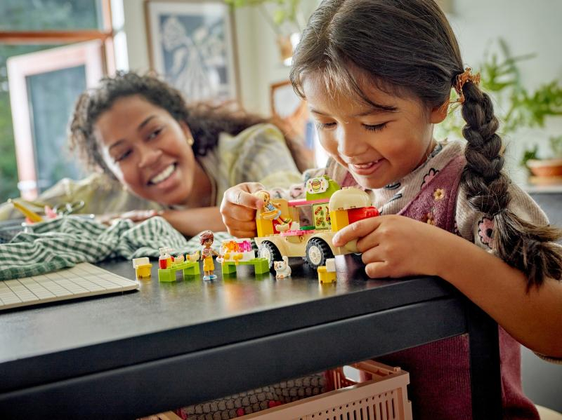 LEGO® Friends - Noua Generatie - Chariot, Camionul cu Hot Dog din Orasul Heartlake, 100 Piese [2]