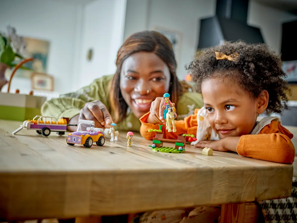 LEGO® Friends Noua Generatie : Remorcă cu Cal și Ponei,set pentru iubitorii de Animale [3]