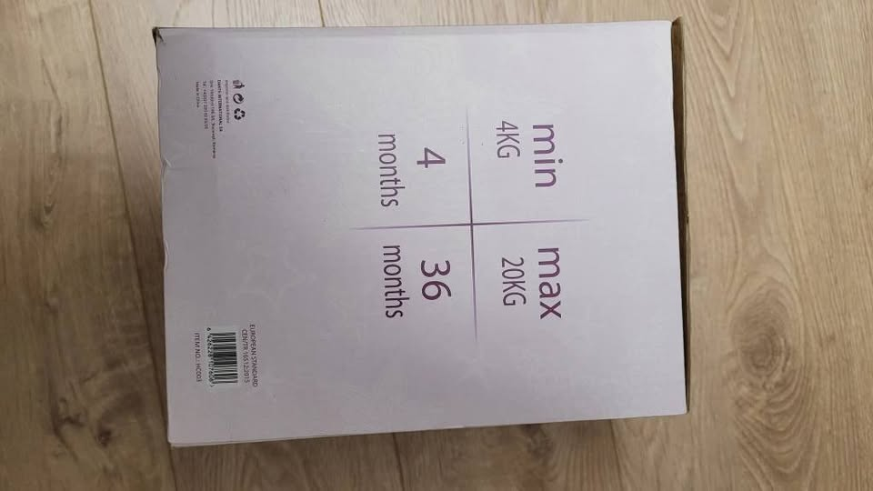 Marsupiu Multifunctional  pentru Bebelusi Wunderkid -  4 Sezoane cu 4 Pozitii de la  4 - 36 Luni  -  Culoare Gri Inchis [11]
