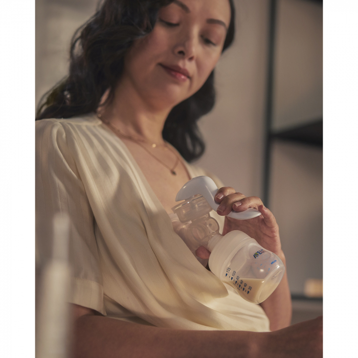 Pompa de san manuala pentru hranire naturala Philips Avent SCF430/10, Tehnologie Natural Motion pentru un debit rapid de lapte, marime standard, biberon 0+ luni de 125 ml [8]