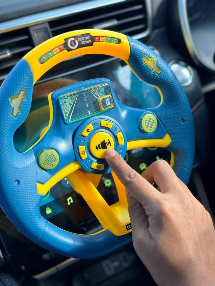 Volan de Jucarie Interactiv  pentru Bebelusi Simulator de Condus, cu Suport si Prindere Ventuze, Rotire 360 grade -  Little Driver Learning Simulation Steering Wheel - Culoare Rosu / Galben  6 Luni + [4]