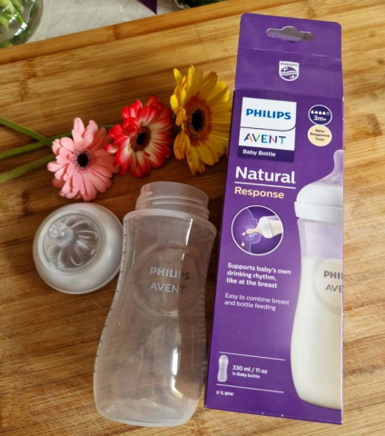 Biberon Mare pentru Bebelusi  Philips Avent Natural Response , 330  ML, Tetina  Reactiva care functioneaza ca Sanul Mamei, Debit Rapid, Tetina fara scurgeri, +3 luni, Fara BPA, Usor de Curatat [9]