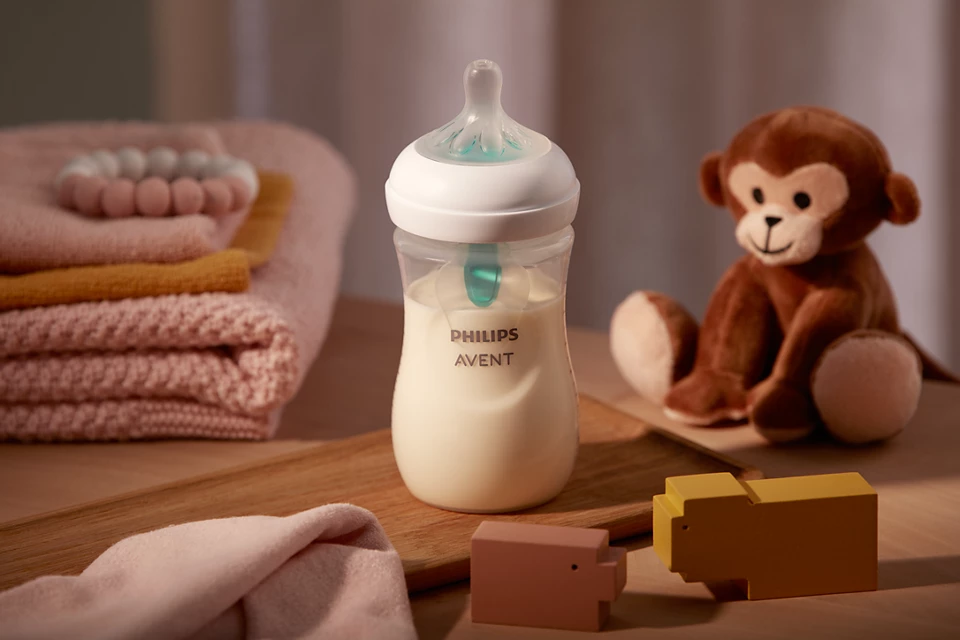 Biberon  Mare pentru Bebelusi Philips Avent Natural Response , cu Dispozitiv Anticolici AirFree, 260 ml, Tetina Reactiva care functioneaza ca Sanul Mamei, cu Debit 3, Tetina fara scurgeri, +1 luni, fara BPA, Usor de Curatat [14]