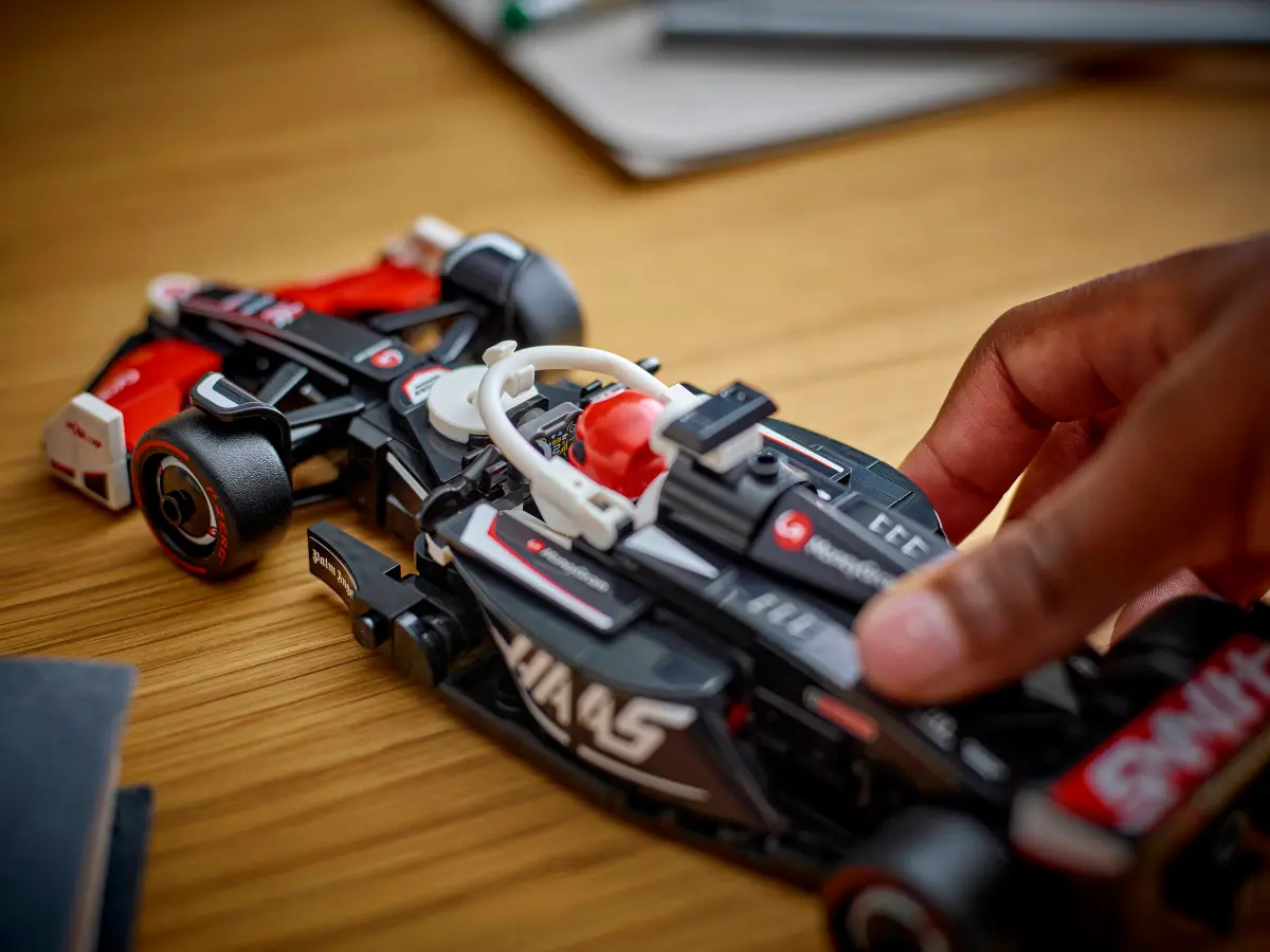 Joc de Constructii LEGO® Speed ​​Champions - Mașina de Curse MoneyGram Haas F1® Team VF-24 77250 [5]