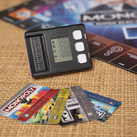 Joc de Societate  Monopoly Super Electronic Banking - Câștiga tot! - Cititor de Card inclus  - Original Hasbro in Limba Romana [7]