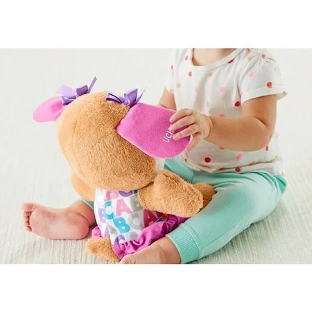 Jucarie Interactiva de Plus pentru Bebelusi, Catelusa Vorbitoare Sis, Include Tehnologia - 3 Etape de Dezvoltare'' in Limba Romana - Reclama TV [4]