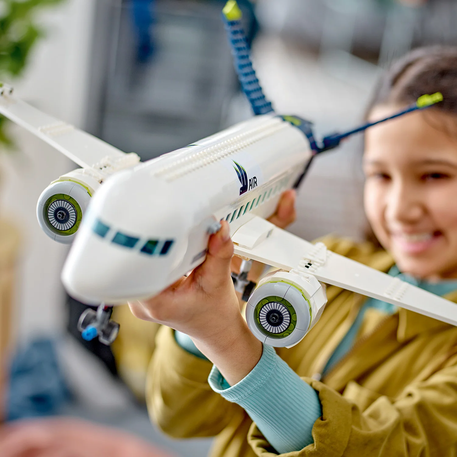 Mega Set de Constructii LEGO® City - Avion de Pasageri – Aventură la Inălțime pentru Micii Exploratori , 913 piese,  7ani + [4]