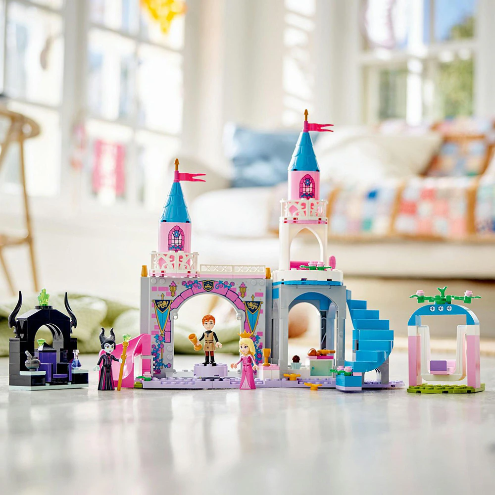 LEGO Disney Castle of the Princess Aurora Frumoasa Adormită, Prințul Philip și Maleficent [4]