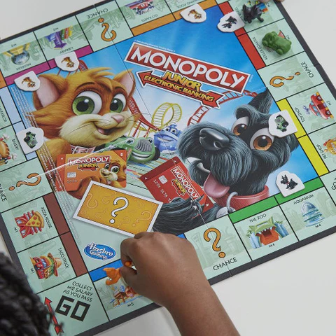 Monopoly Junior Banca Electronica - Tehnologie Avansata Touch cu Cititor de Card Inclus,  Original Hasbro in Limba Romana [6]