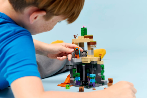Set  de Construcție LEGO Minecraft 21287 – Zombie Dungeon - Temniță Modulară cu 4 Figurine incluse - 8+ ani, 248 piese [6]
