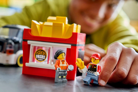 Set de Constructii - LEGO® City - Fries Food Truck (60488)  216 Piese [3]