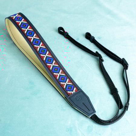 Articole Fotografi - Curea - Strap din piele naturala pentru camere foto si aparate DSLR - Bleumarin cu motiv traditional