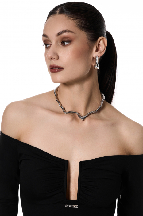 Rochie cu decolteu accentuat, neagra [3]