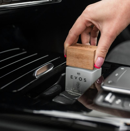 Parfum Auto Spray K2 EVOS GRACE VALKIRIA 50ml, Aromă Floral-Orientală (Bergamotă, Iasomie, Cacao), Sticlă cu Dop de Lemn [6]