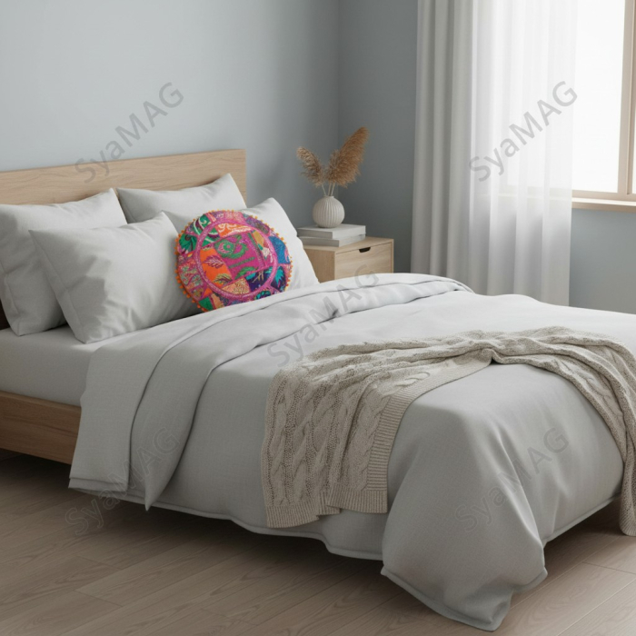 Perna decorativa rotunda, tema florala, multicolor, Ø 45 x 12 cm, cu franjuri sferici discreti [4]