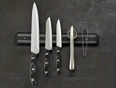 Promotii - Bara magnetica pentru cutite, scule sau instrumente bricolaj, prindere in 2 suruburi, lungime 33 cm