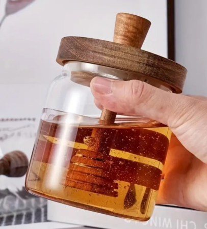Bucatarie si servire - Borcan miere din sticla, cu capac din lemn si lingurita atasata,  450 ml