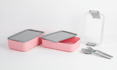 Bucatarie si servire - Caserola dubla, cu 2 recipiente de 400 ml si 500 ml cu capace, furculita + lingura, 16x10x9 cm, roz/gri, inchidere cu clips