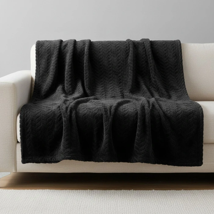 Paturi si perne - Patura moale si catifelata, tip cuvertura, neagra, 160x130 cm, model reliefat, confortabila, aspect elegant, ideala pentru canapea sau pat