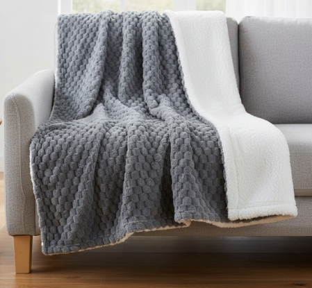 Paturi si perne - Patura moale si confortabila, cu doua fete, 160x130 cm, fata gri model reliefat, fata alba imitatie de blana