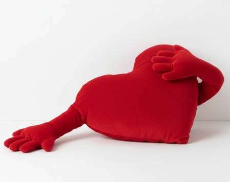 Jucarii de plus - Perna decorativa, model inima cu maini, 100x40 cm, poliester, rosie