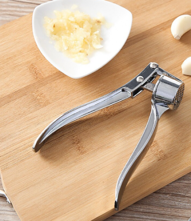 Bucatarie si servire - Presa pentru usturoi metalica, 15 cm