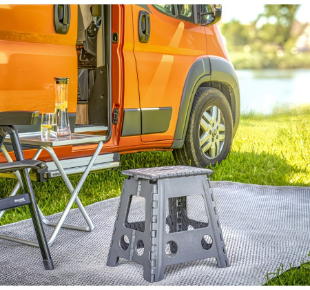 Scaun pliabil tip taburet, stabil si rezistent, practic pentru camping, pescuit sau gradina, 29x22x32 cm, din plastic dur, greutate maxima suportata 150 kg [2]