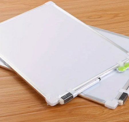 Tabla alba cu 2 suprafete de scriere, include 1 marker cu burete si 2 magneti, 35 x 25 cm [1]