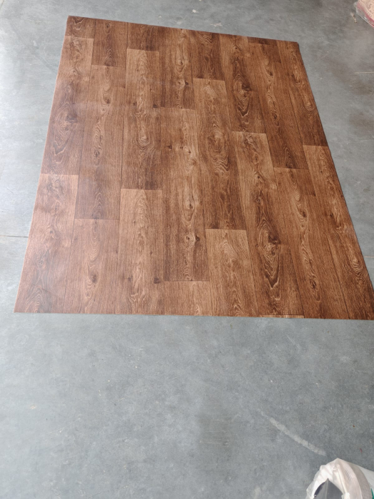 Covorul PVC linoleum Country Dark Confort, Latimi 1 m, 1.5 m, 2 m si 2,5 m, Maro inchis/Imitatie parchet, Suport Pasla [9]