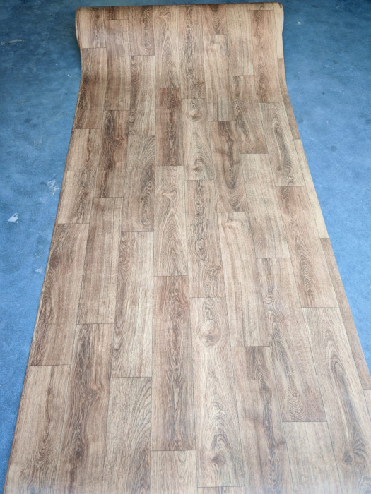 Covorul PVC linoleum Plank 067, Latimi 1 m, 1.5 m, 2 m si 2,5 m, 3 m. Maro/Imitatie parchet, Suport Pasla [3]