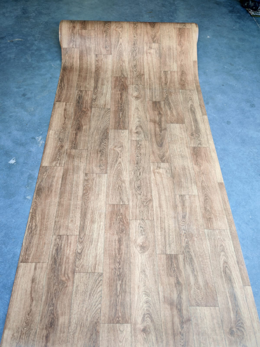 Covorul PVC linoleum Plank 067, Latimi 1 m, 1.5 m, 2 m si 2,5 m, 3 m. Maro/Imitatie parchet, Suport Pasla [6]