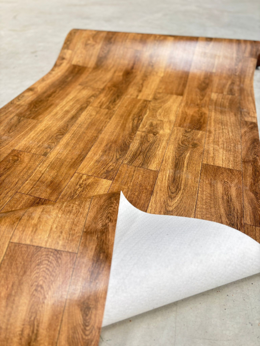 Covorul PVC linoleumÂ Plank 067, Latimi 1 m, 1.5 m, 2 m si 2,5 m, Maro/Imitatie parchet, Suport PÃ¢slÄƒ [2]