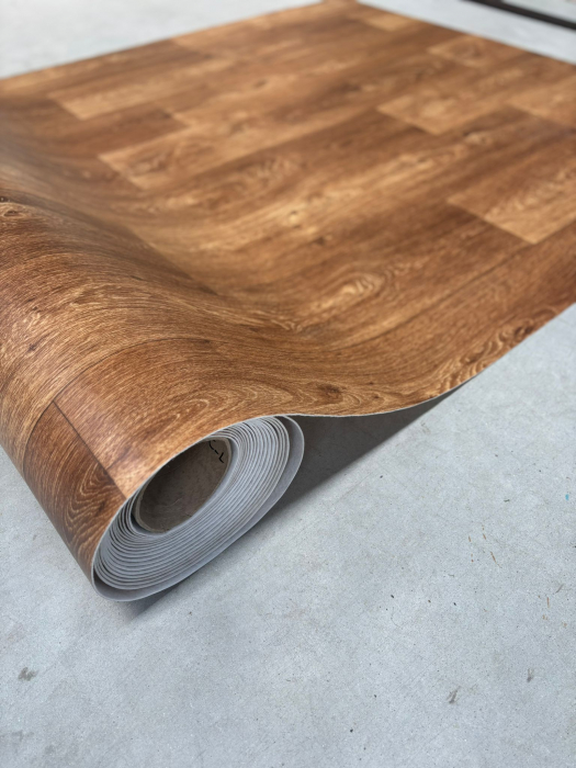 Covorul PVC linoleumÂ Plank 067, Latimi 1 m, 1.5 m, 2 m si 2,5 m, Maro/Imitatie parchet, Suport PÃ¢slÄƒ [3]