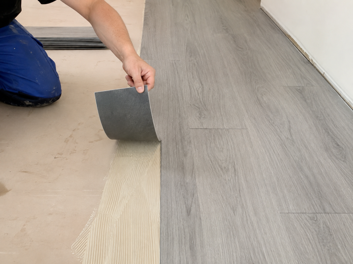 Parchet LVT 8003-26 Gri Aspect Lemn – Pardoseală Vinil 2.5 mm, Clasa Trafic 33. Super Pret 89.99 lei/mp! [2]