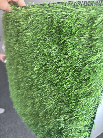 Gazon Artificial - Gazon Iarba Artificiala, Model Premium pentru Terasa/Balcon/Loc de joaca, Model Crown 38 mm inaltime fir, Verde