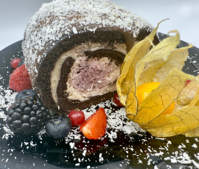 Rulada cu Ciocolata si fructe de padure [2]
