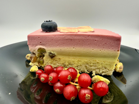 Prajitura cu fistic si smeura [2]