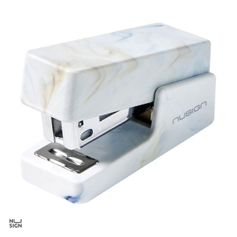 Capsatoare - Capsator mini Deli Nusign marmorat, 12 coli, pentru capse 24/6 si 26/6, 9.5x13.5x3.3 cm, alb