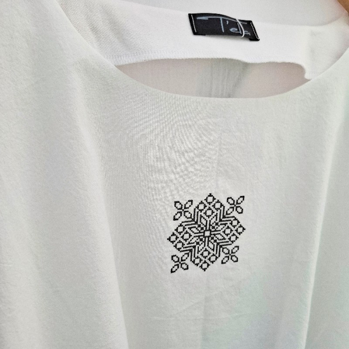Bluză bumbac 100% cu broderie etno - lejeritate și simplitate [6]