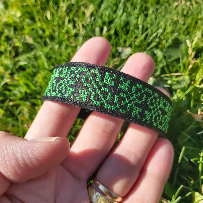 Bratara din fetru cu broderie [3]
