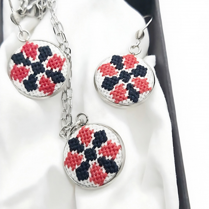 Set bijuterii broderie traditionala montate in inox [3]