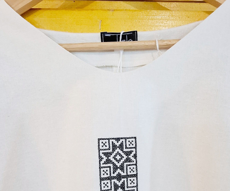 Bluză bumbac 100% cu broderie etno - lejeritate și simplitate [3]