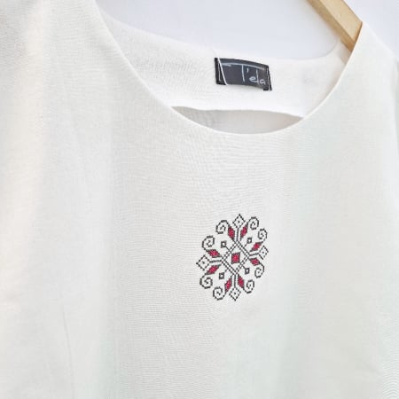 Bluză bumbac 100% cu broderie etno - lejeritate și simplitate [2]